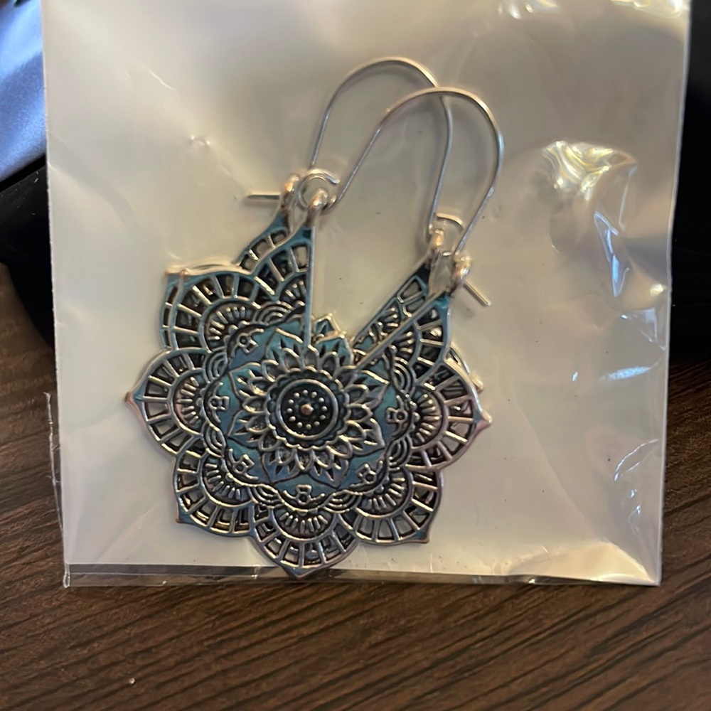 Hollow out hoop earrings